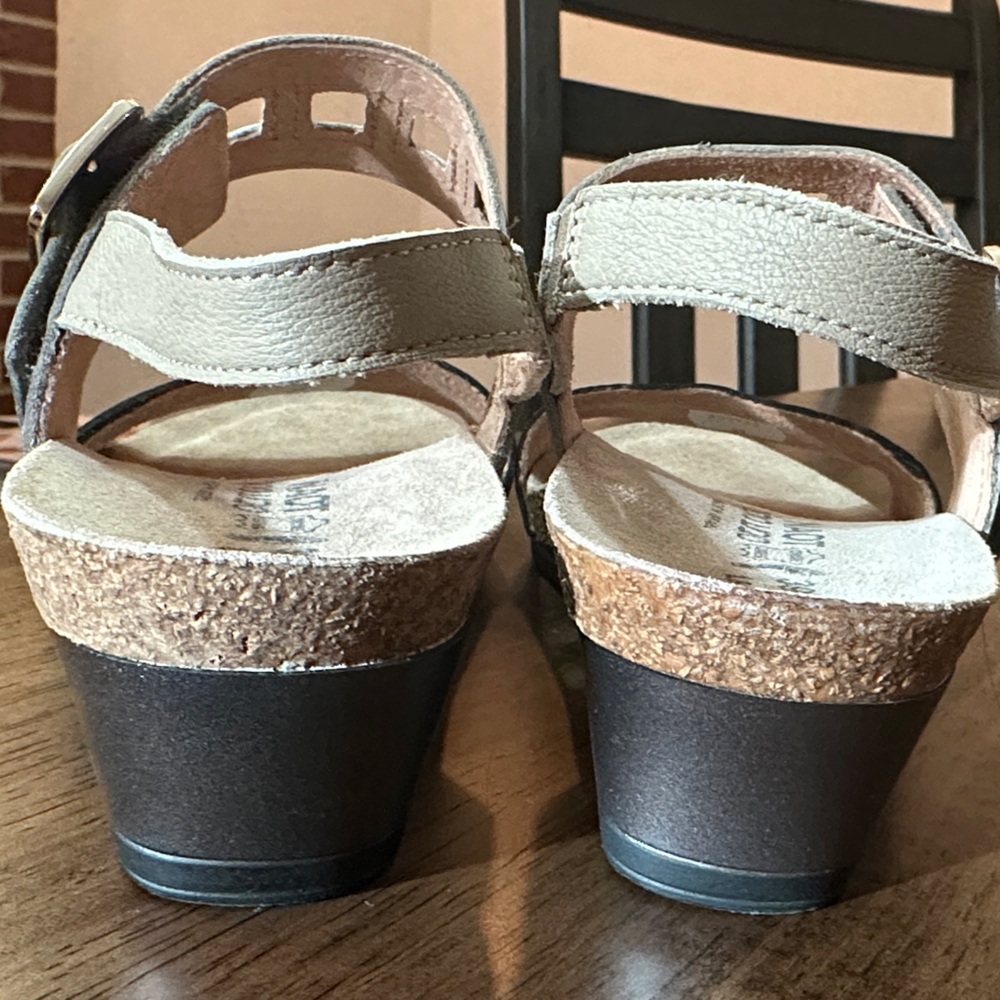 Naot Women's Black and Taupe Cutout Strap Sandals Size 39 Size 8/8.5 - Picture 5 of 12